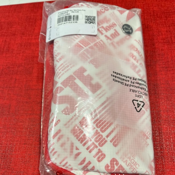 🍁ON SALE🍂LULULEMON AUTHENTIC EVERYWHERE BELT RED/WHITE MANIFESTO PRINT CROSSBODY - Picture 6 of 17